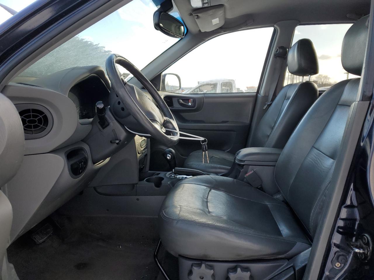 2004 Hyundai Santa Fe - Image 7