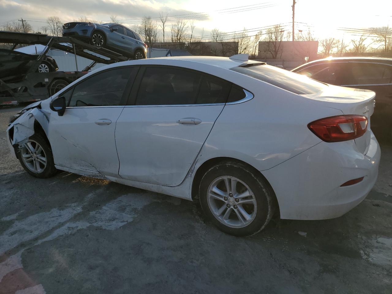 2018 Chevrolet Cruze - Image 2