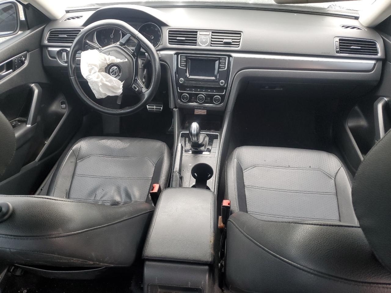 2016 Volkswagen Passat - Image 8
