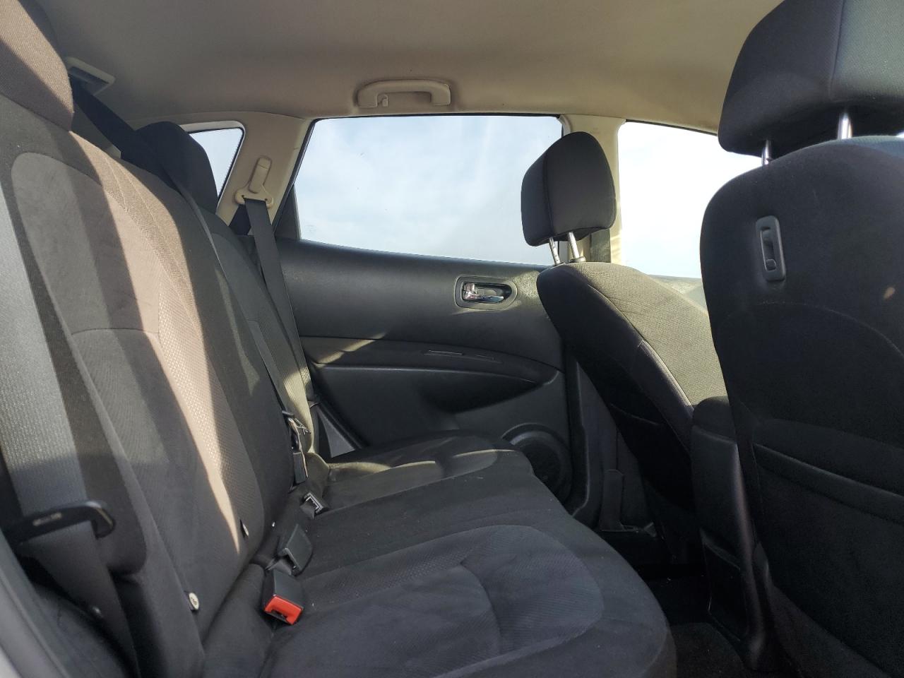 2015 Nissan Rogue - Image 12