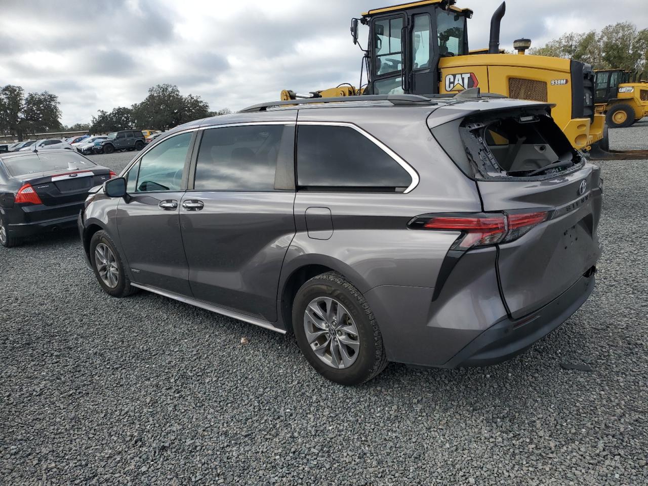 2021 Toyota Sienna - Image 2