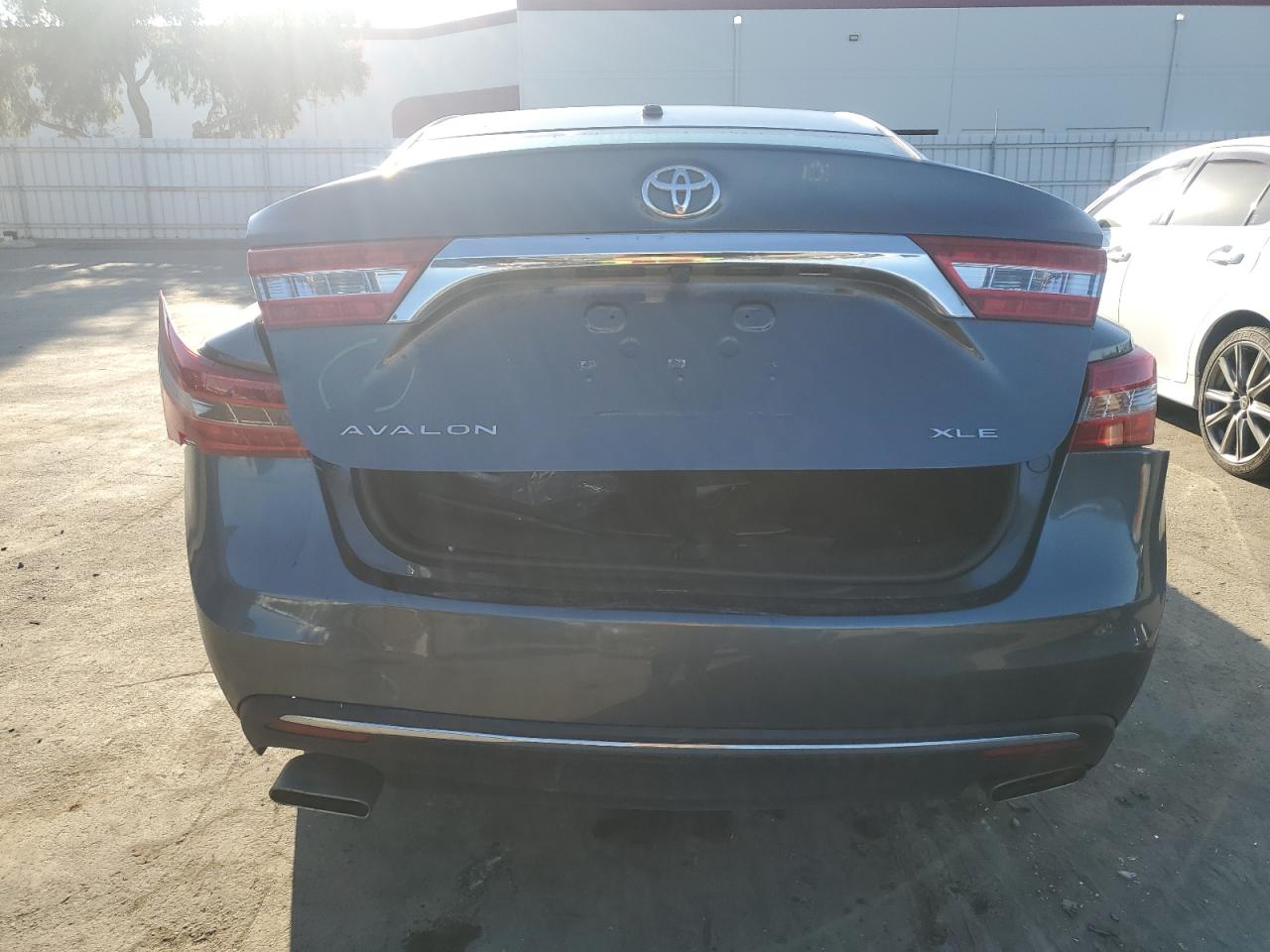 2016 Toyota Avalon - Image 6