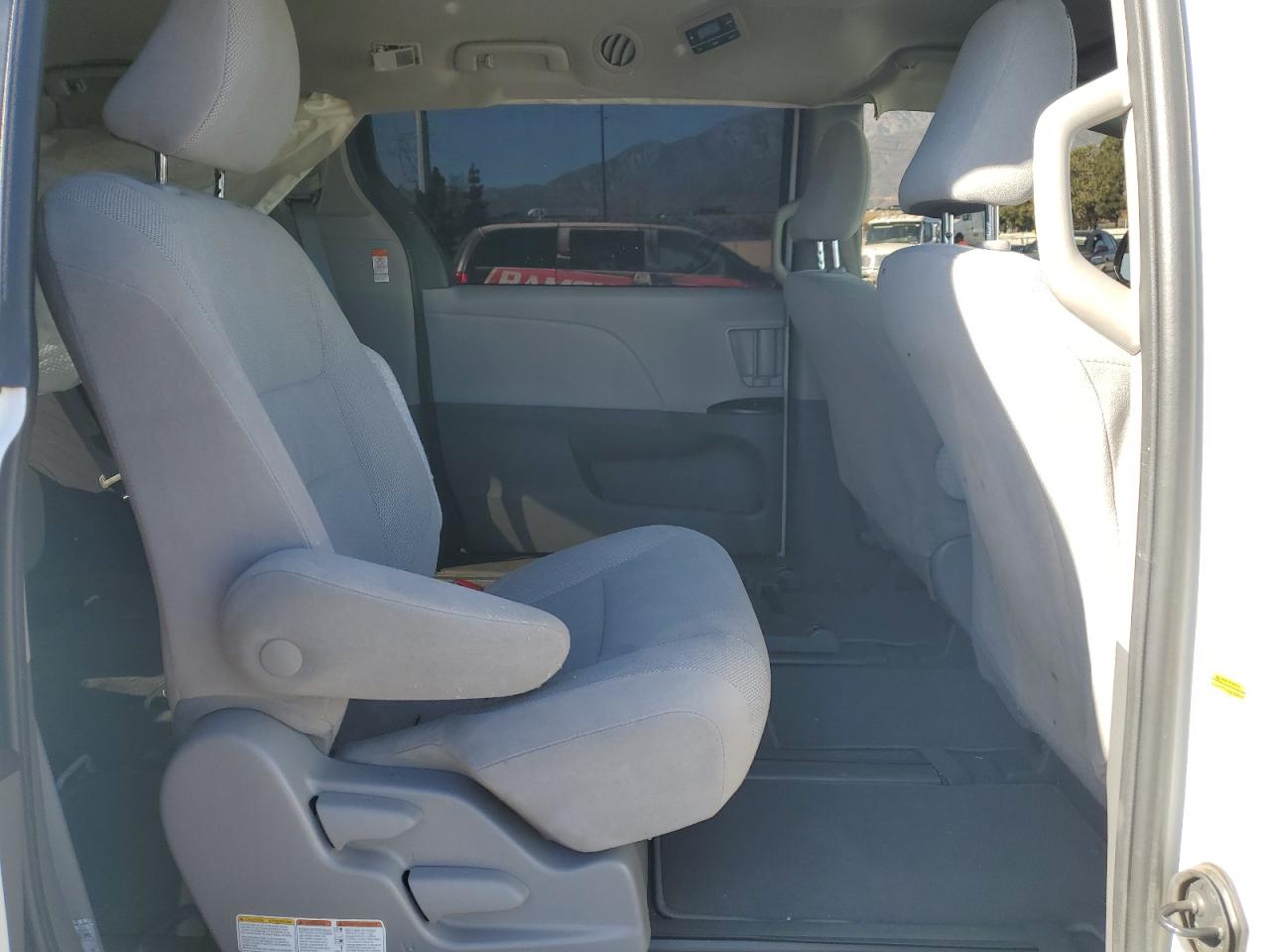 2020 Toyota Sienna - Image 12