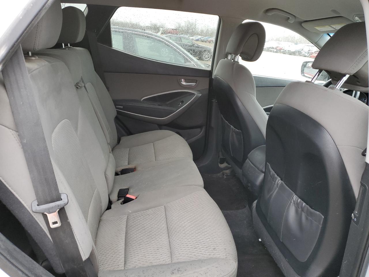 2016 Hyundai Santa Fe - Image 11