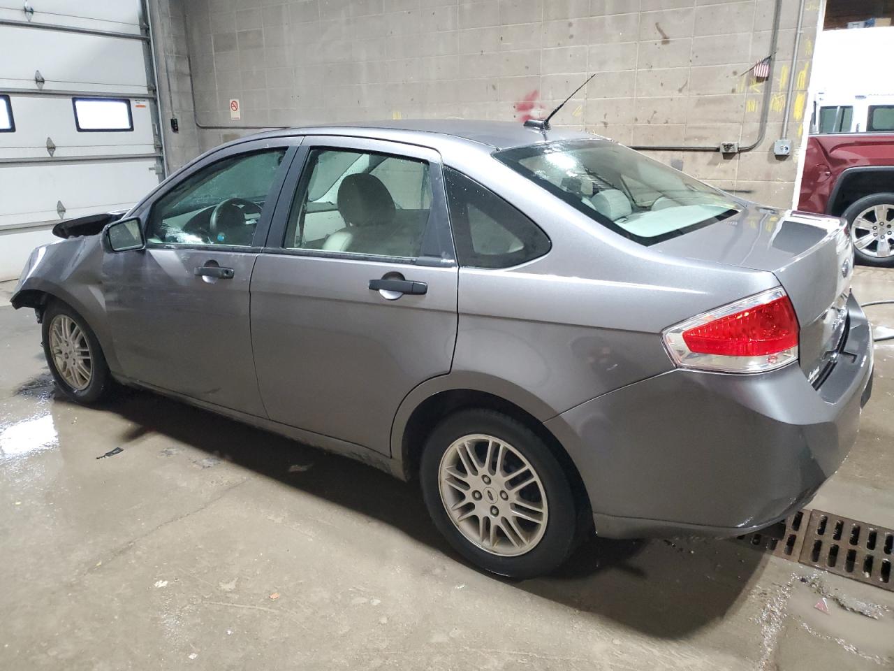 2010 Ford Focus - Image 2