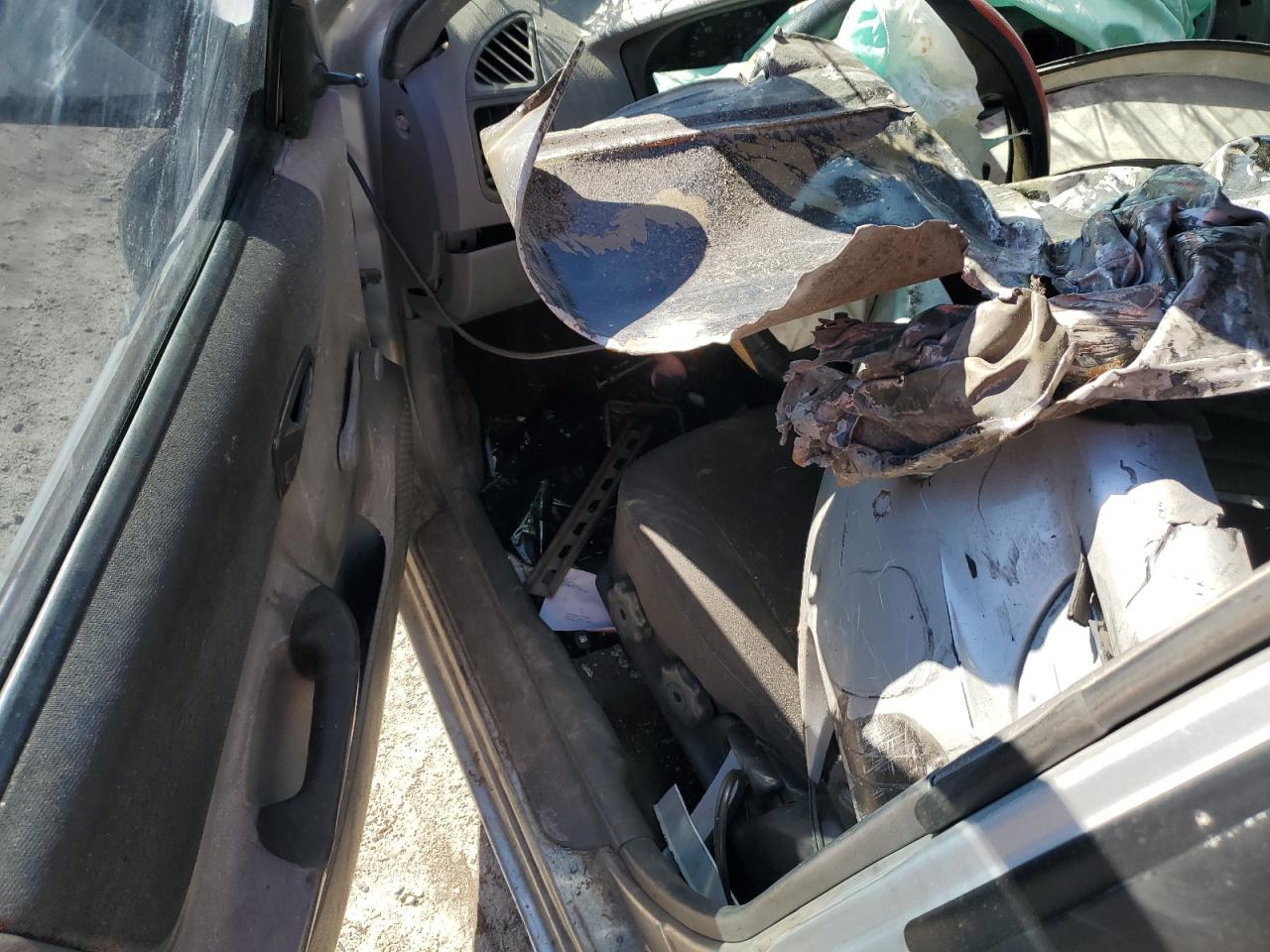 2002 Hyundai Accent - Image 8