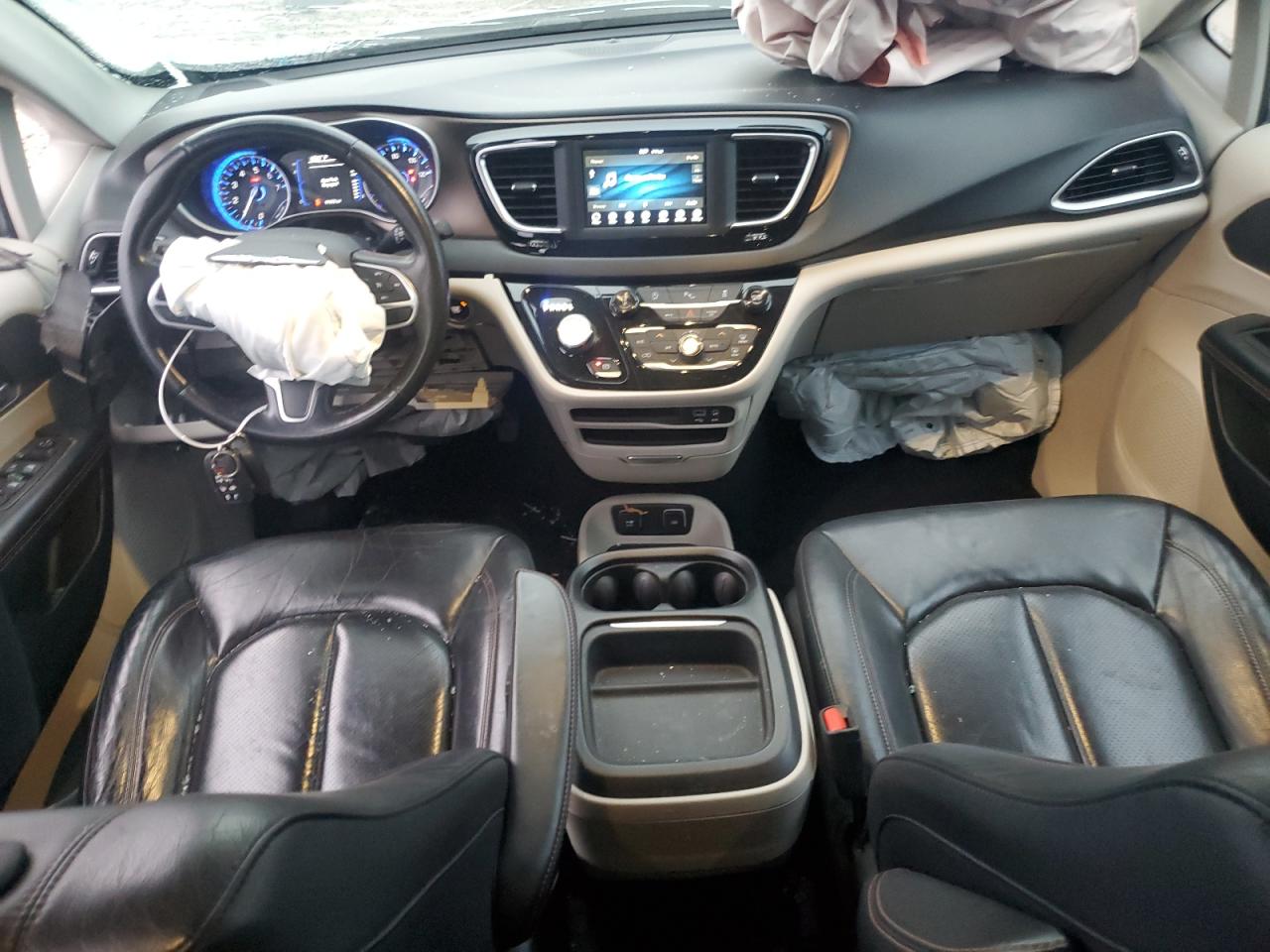 2019 Chrysler Pacifica - Image 8