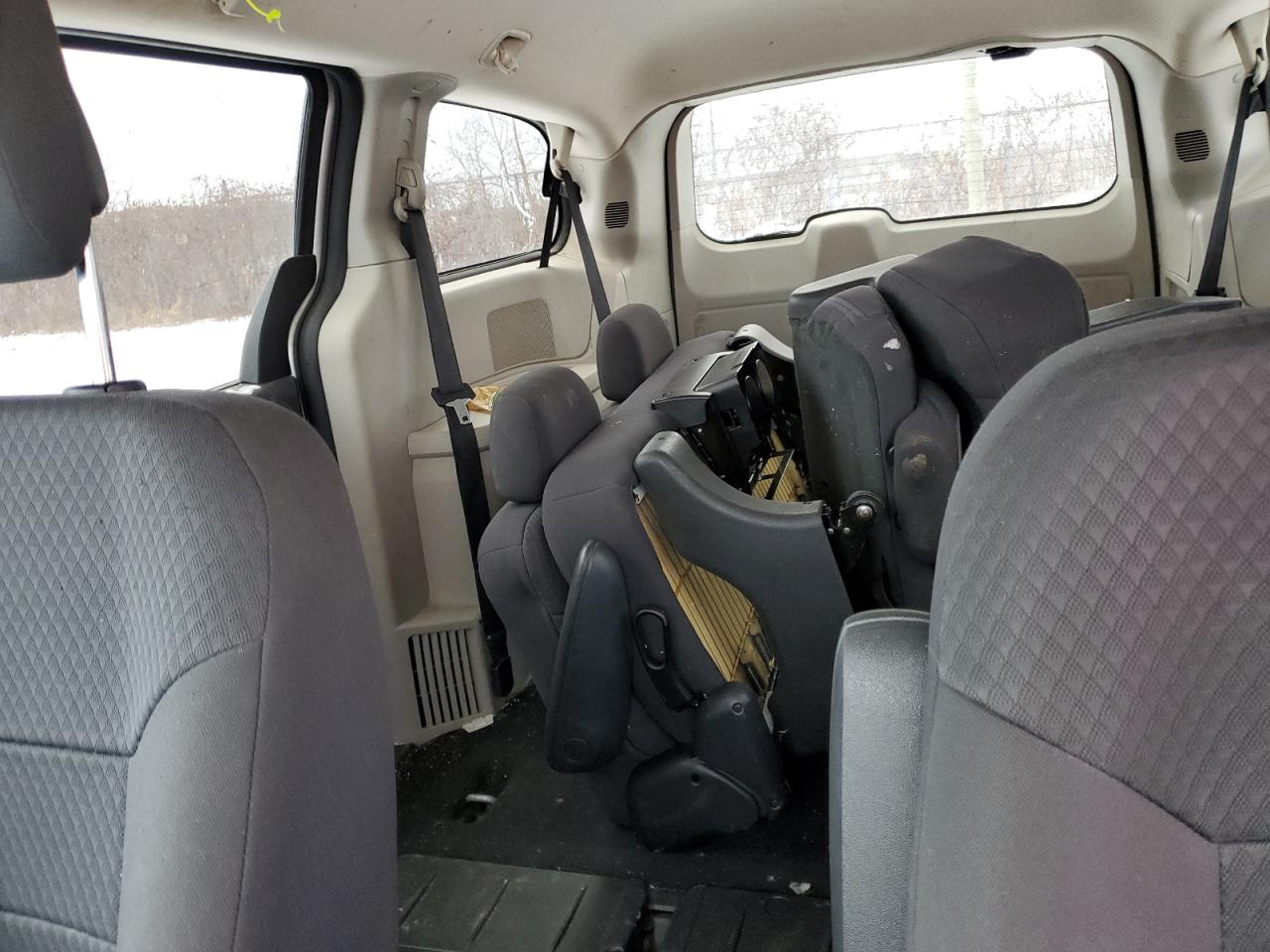 2010 Dodge Caravan - Image 10