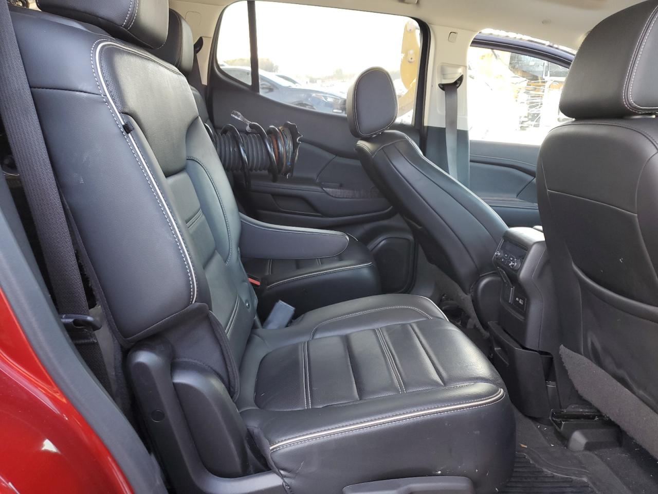 2021 GMC Acadia - Image 11