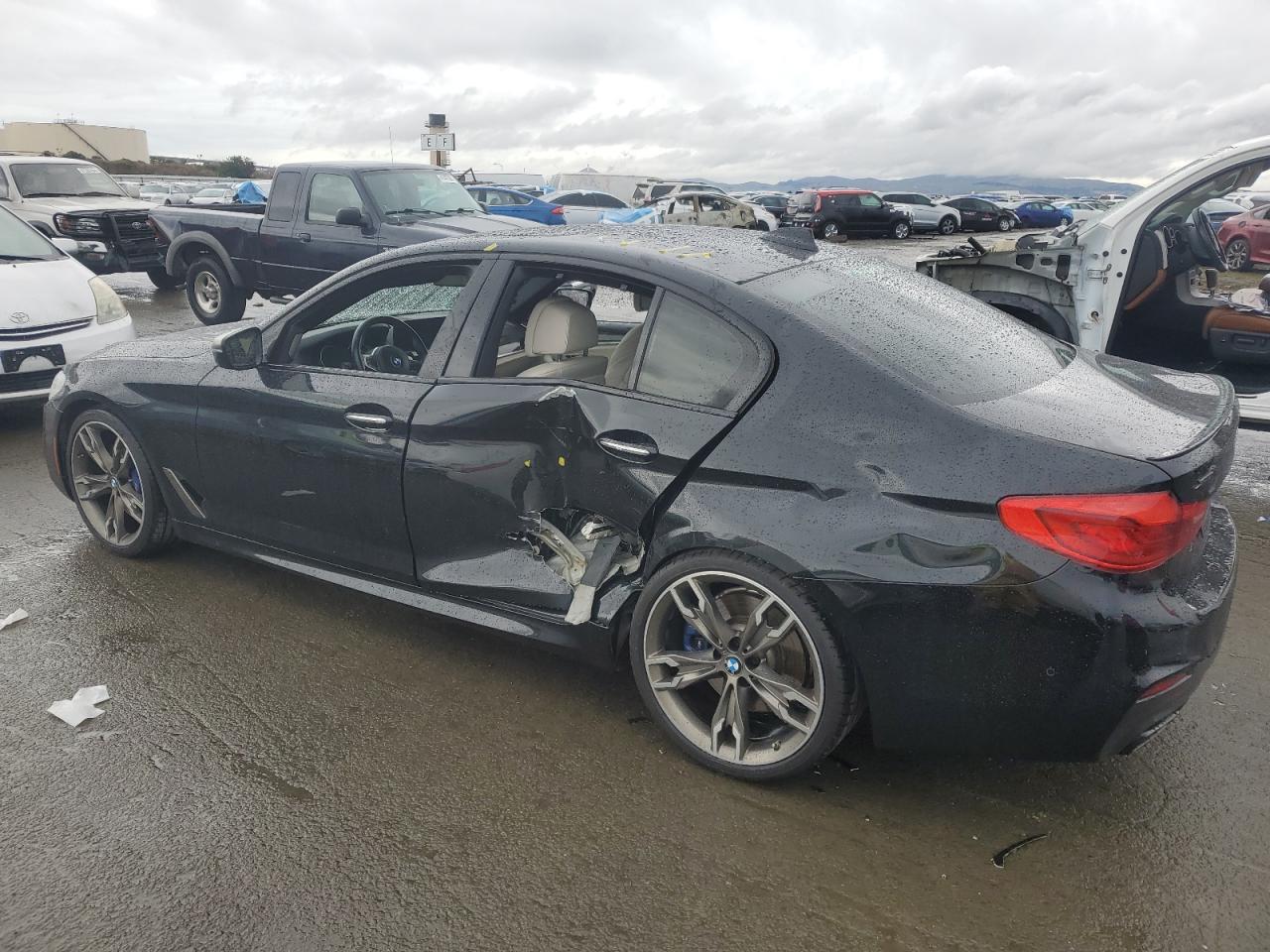 VIN WBAJB9C56JB049250 2018 BMW M5 no.2