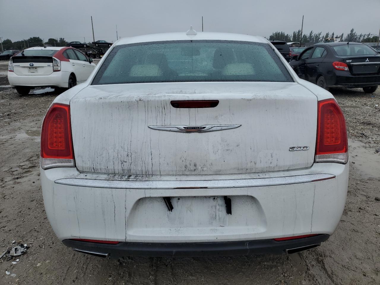 2018 Chrysler 300 - Image 6