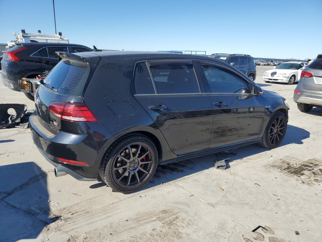 2018 Volkswagen GTI - Image 3