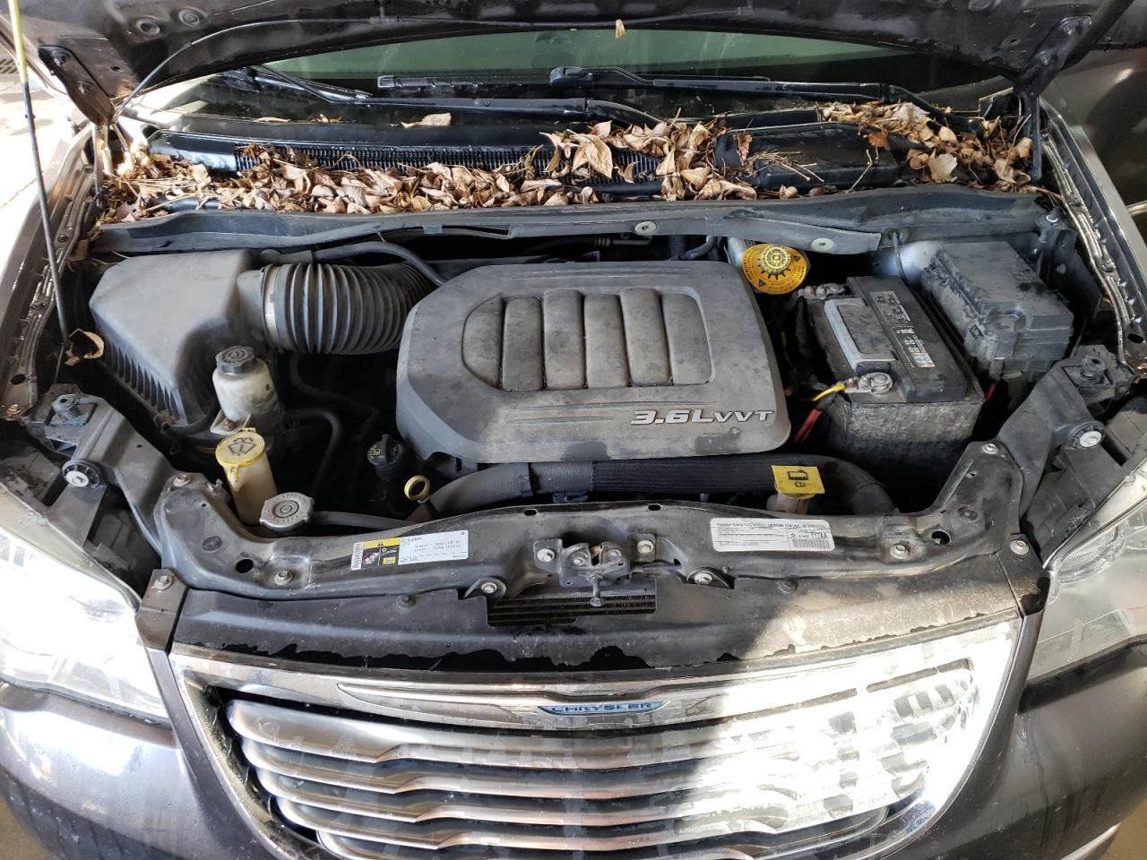 2015 Chrysler Town & Country - Image 12