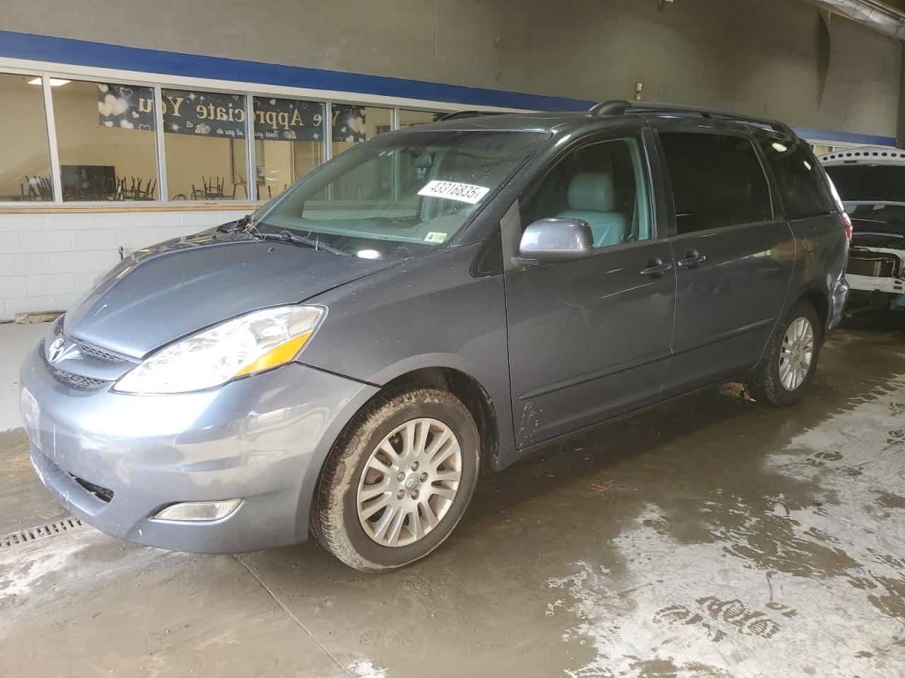 2007 Toyota Sienna - Image 1