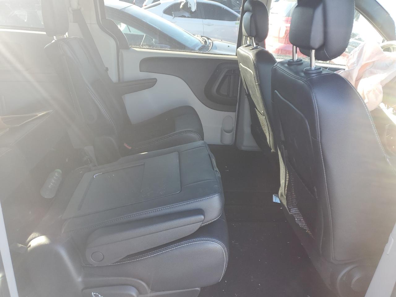 2019 Dodge Caravan - Image 10