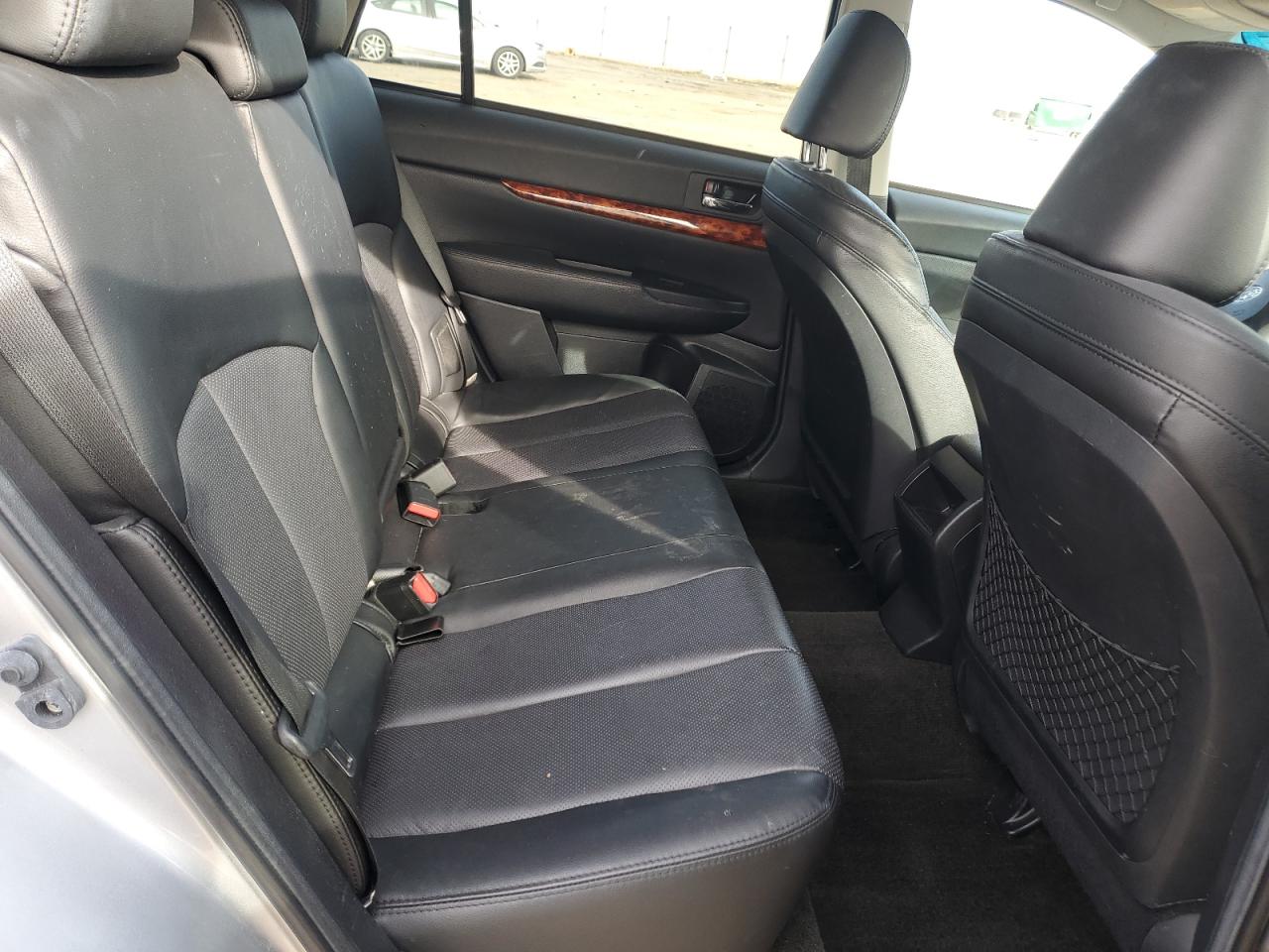 2012 Subaru Outback - Image 11