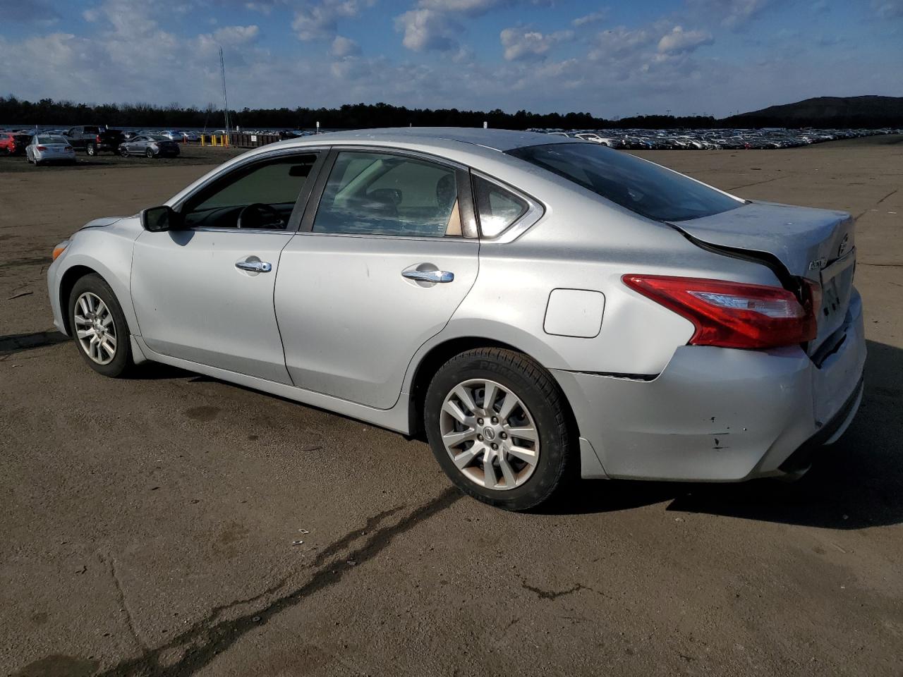 2016 Nissan Altima - Image 2