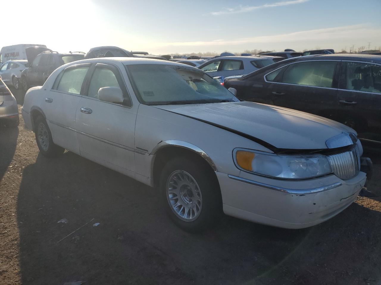 1998 Lincoln Town Car - Image 4