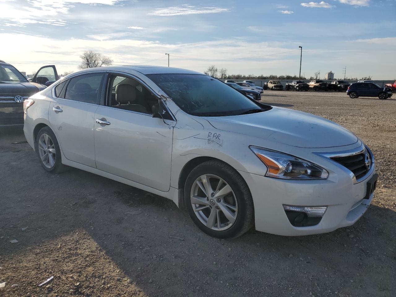 2015 Nissan Altima - Image 4