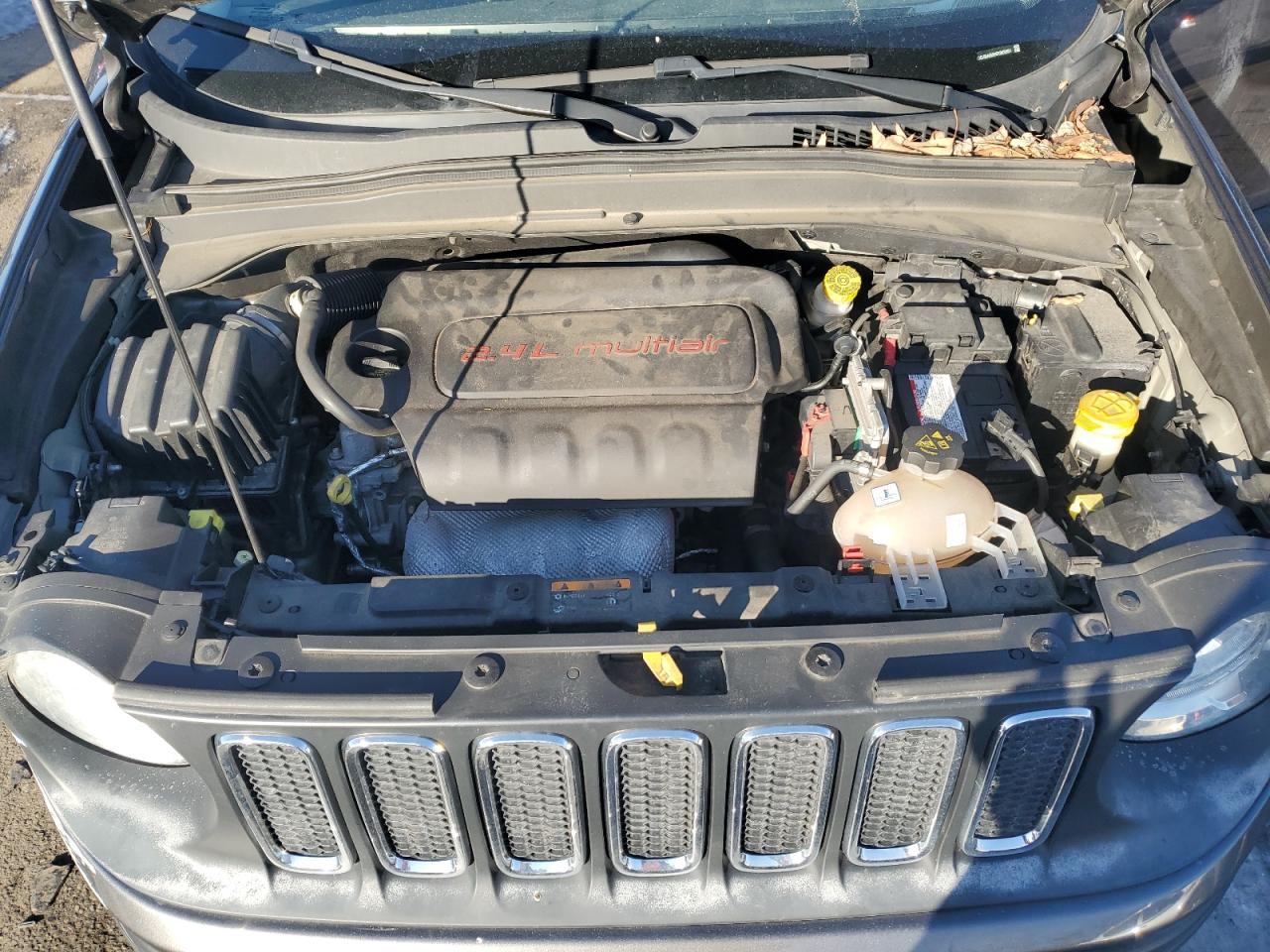 2017 Jeep Renegade - Image 12