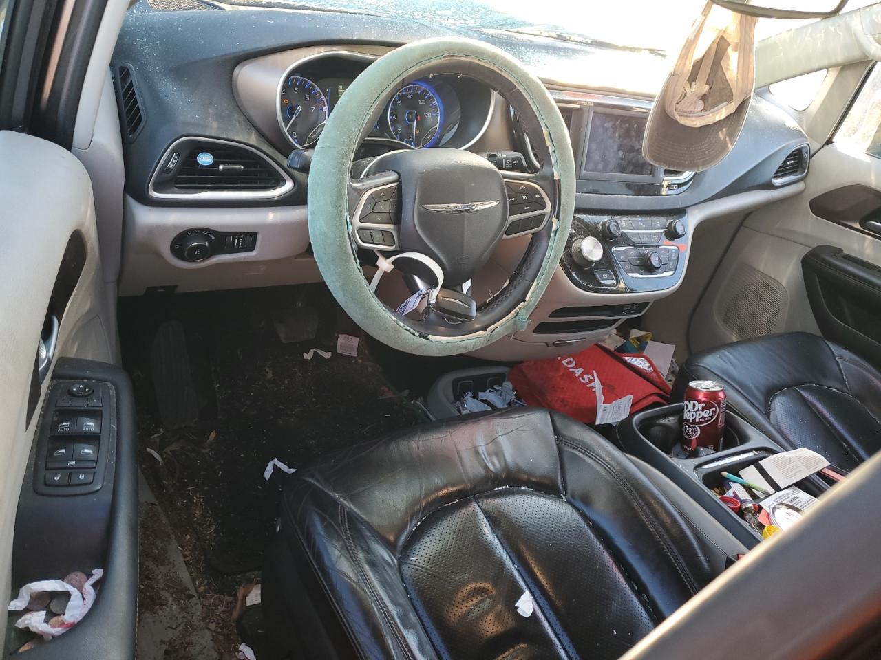 2018 Chrysler Pacifica - Image 8