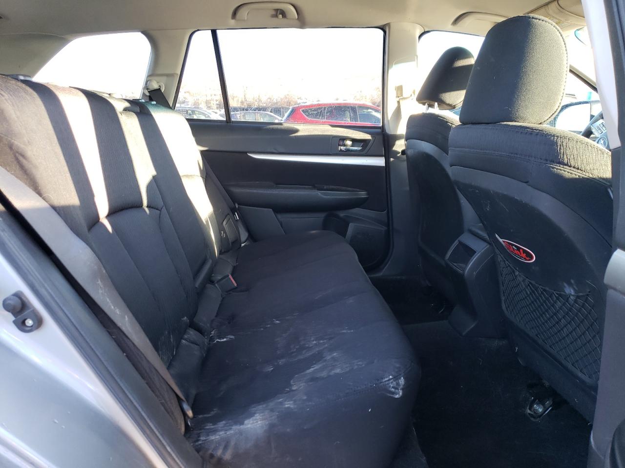 2011 Subaru Outback - Image 11