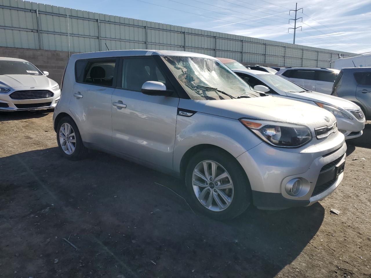 VIN KNDJP3A57J7537548 2018 KIA SOUL no.4