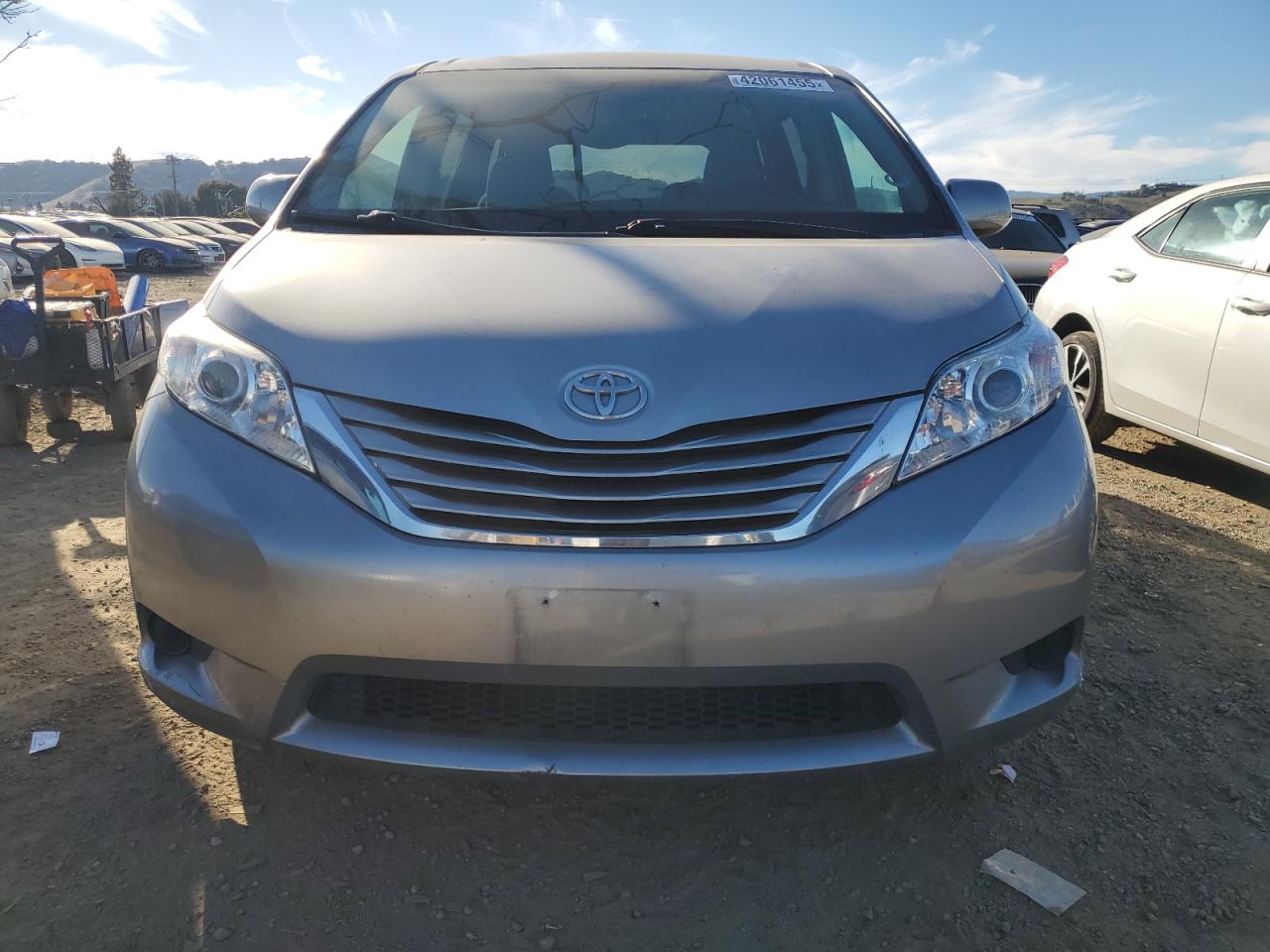 2015 Toyota Sienna - Image 5