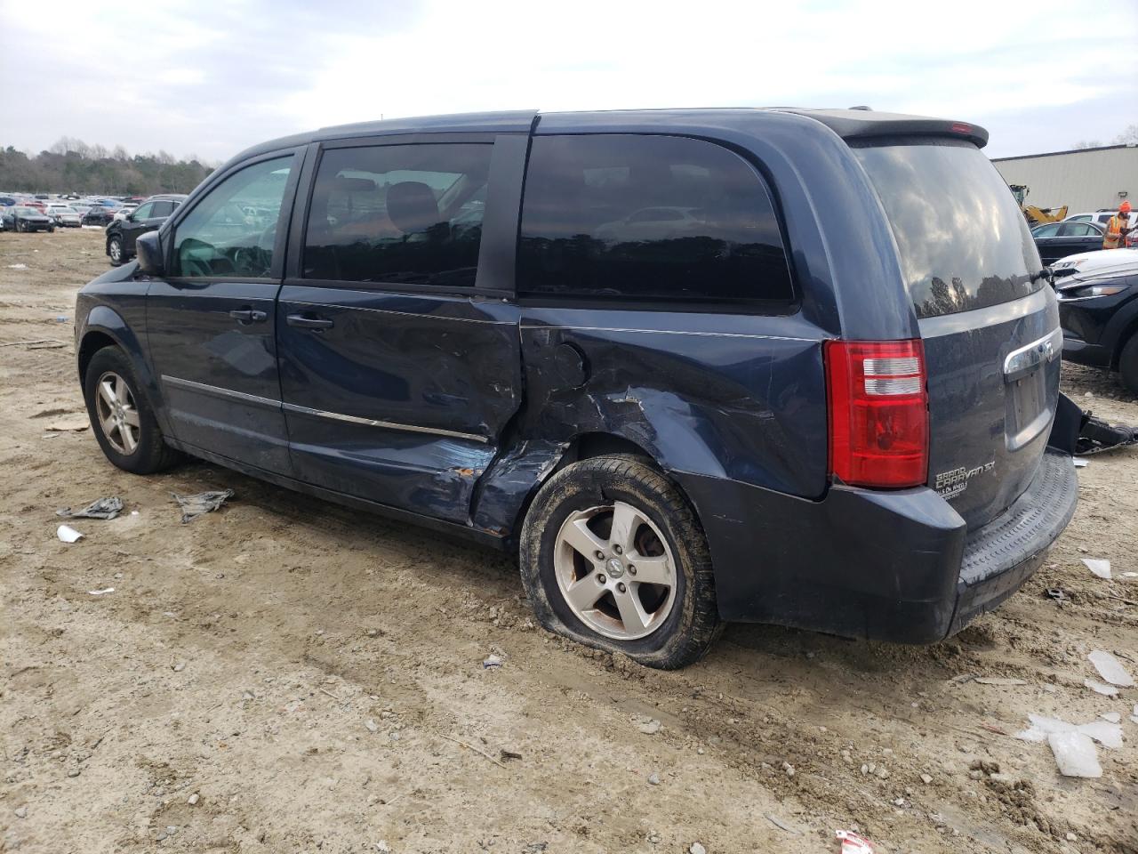 2008 Dodge Caravan - Image 2