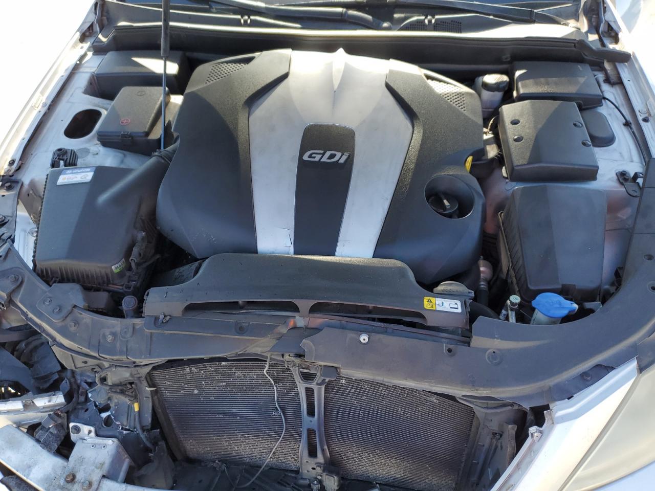 2014 Hyundai Genesis - Image 13