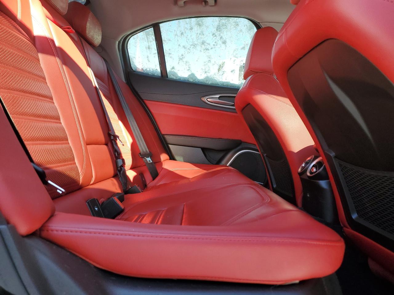 2019 Alfa Romeo Giulia - Image 10