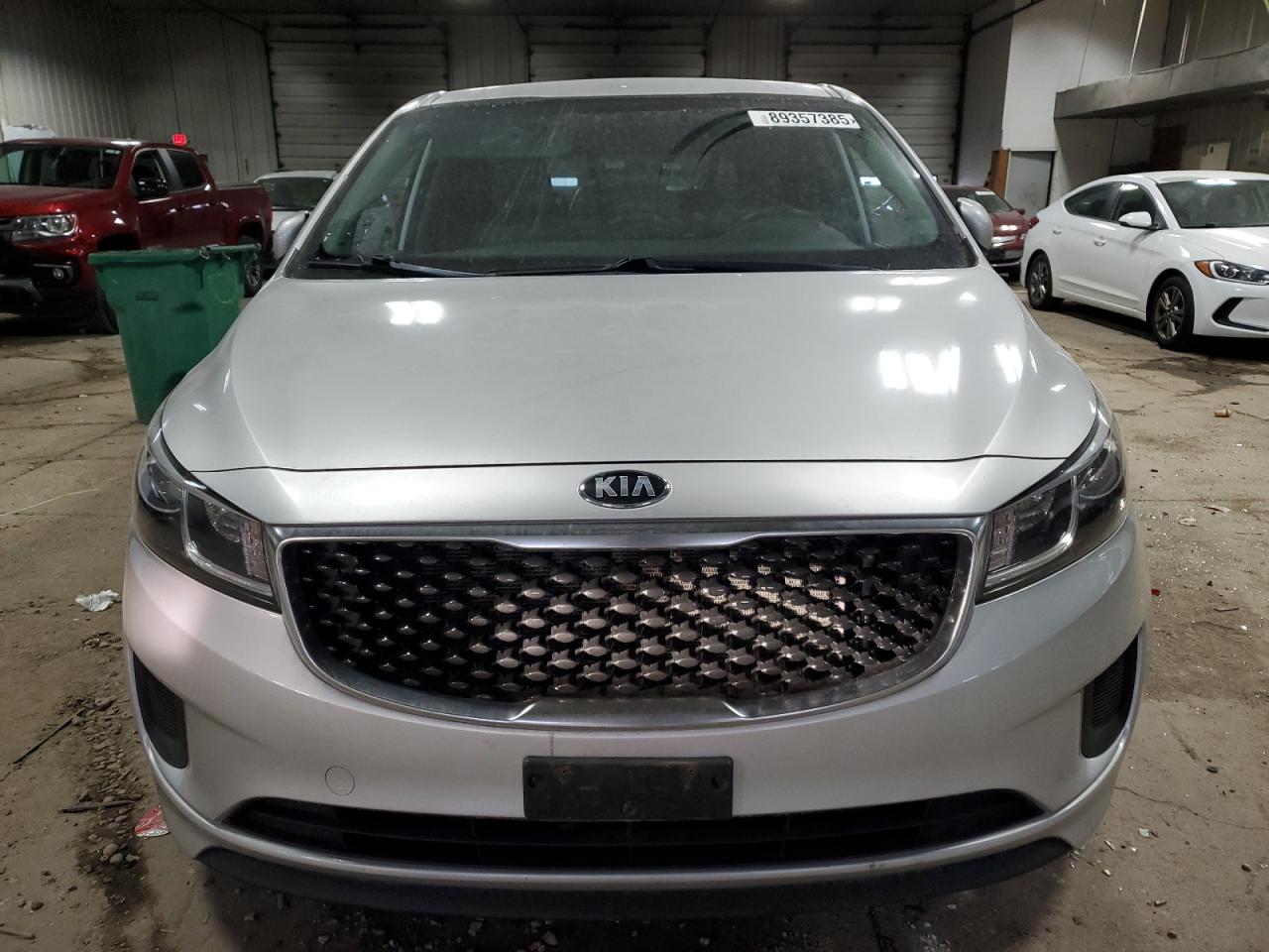 2016 Kia Sedona - Image 5