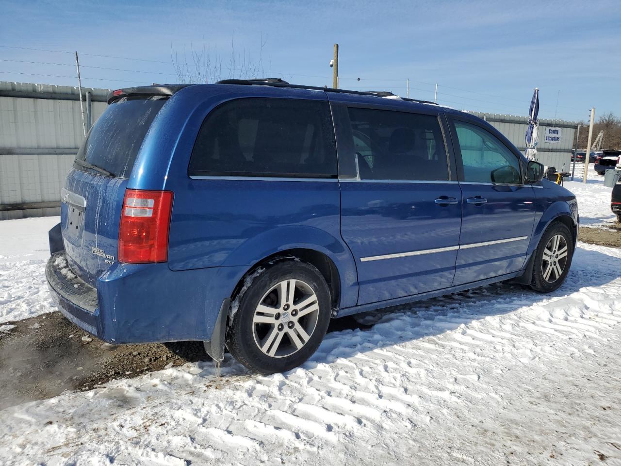 2010 Dodge Caravan - Image 3