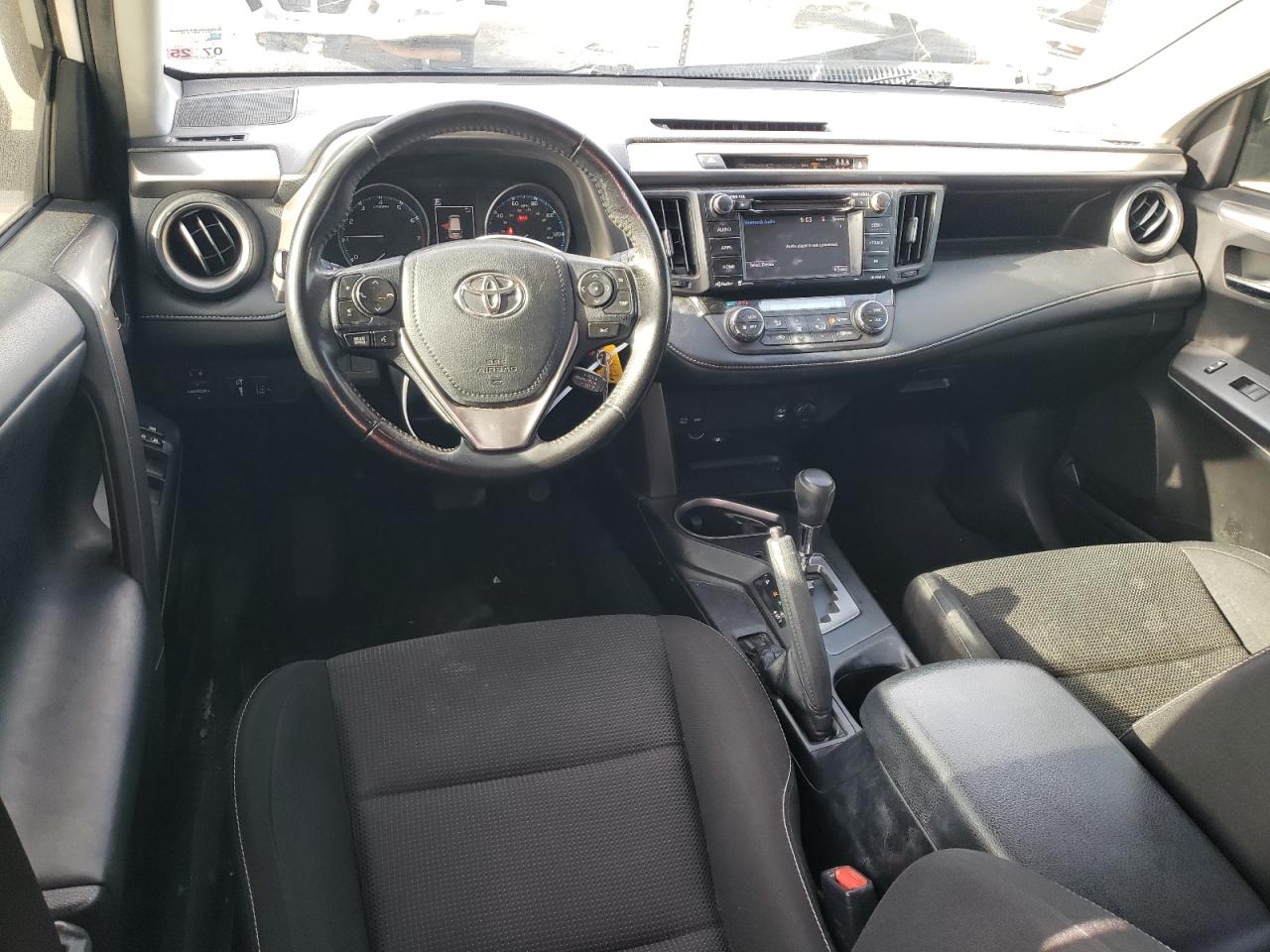 2017 Toyota RAV 4 - Image 8