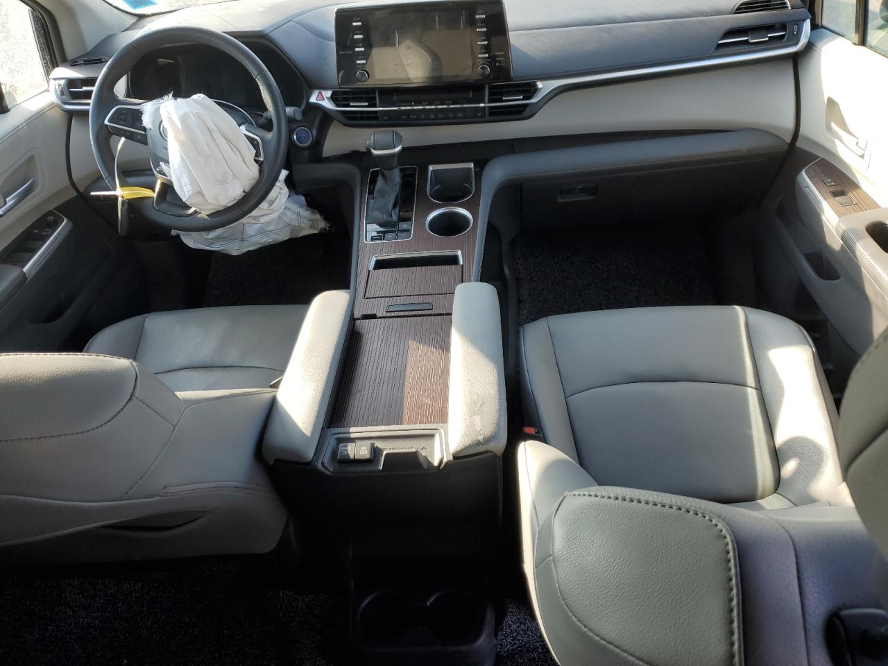 2021 Toyota Sienna - Image 8