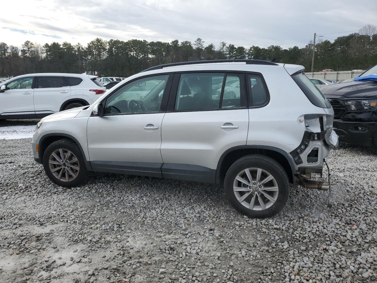2017 Volkswagen Tiguan - Image 2