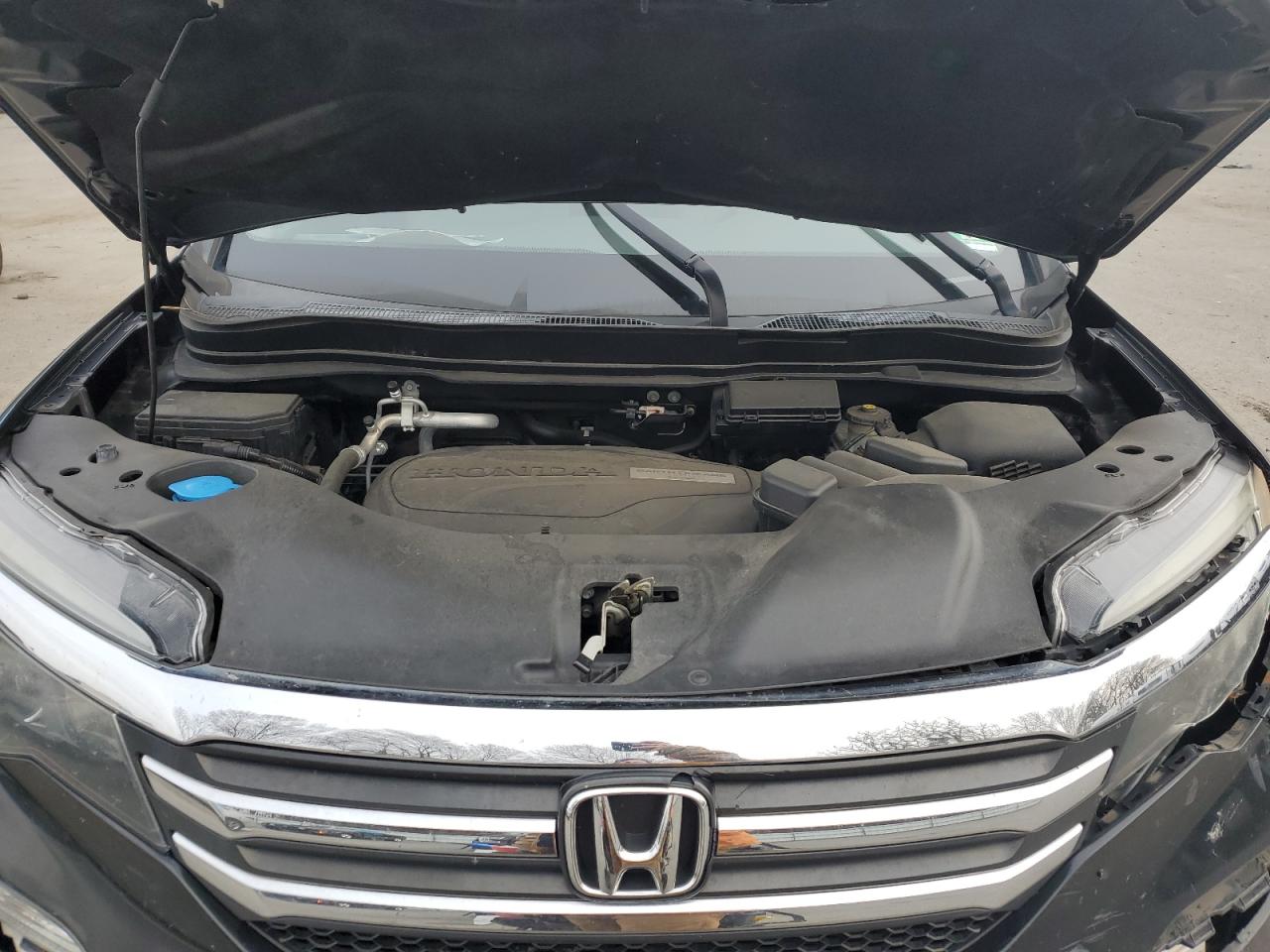 5FNYF5H14HB002679 HONDA PILOT 2017