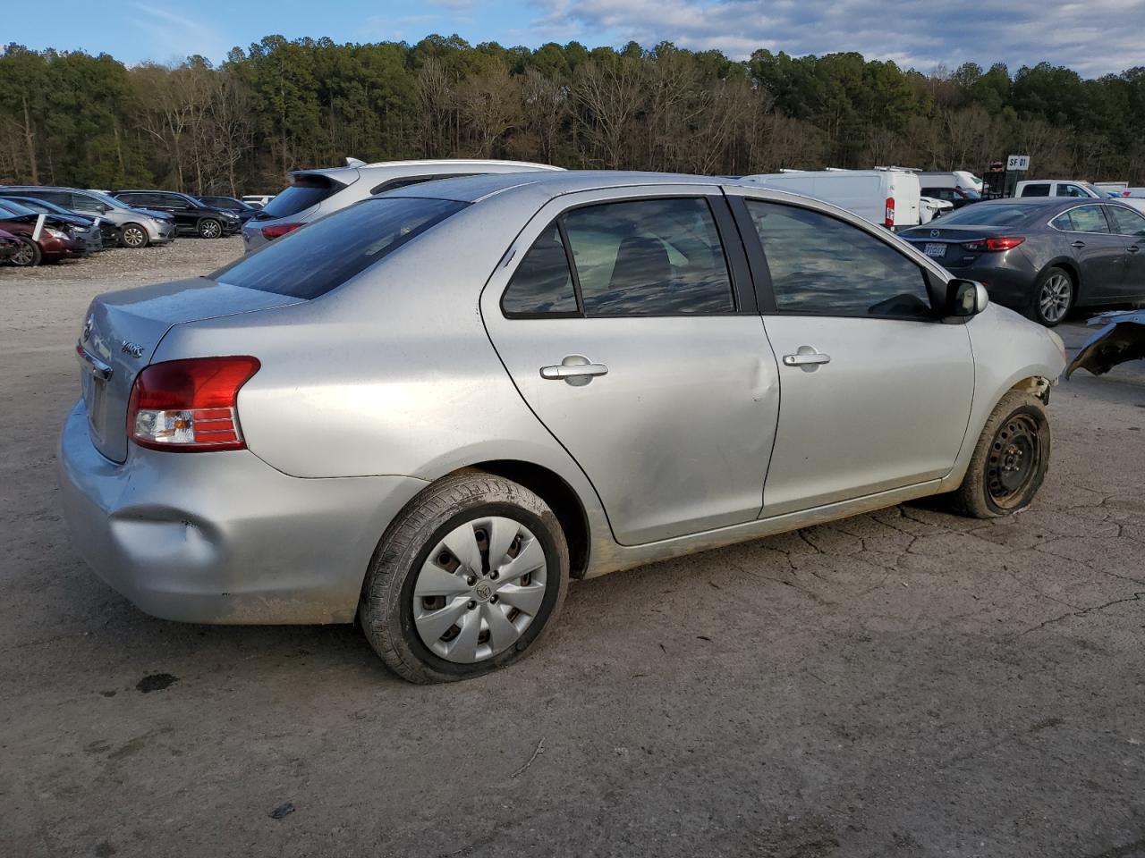 2010 Toyota Yaris - Image 3