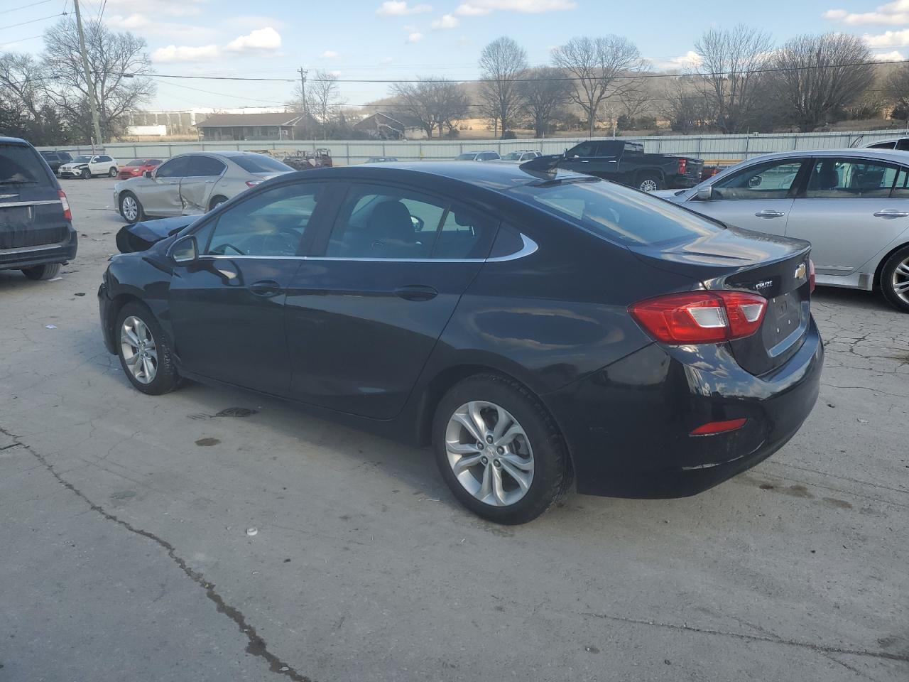 2019 Chevrolet Cruze - Image 2