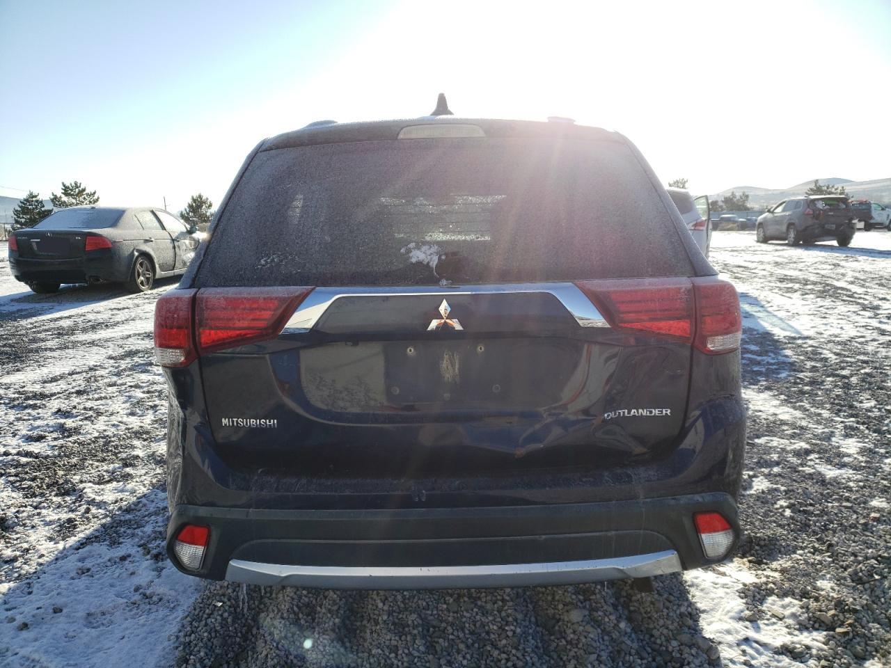 2018 Mitsubishi Outlander - Image 6