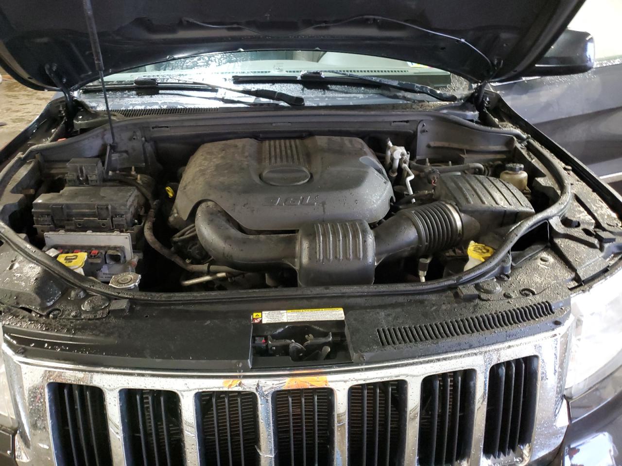 2011 Jeep Grand Cherokee - Image 12