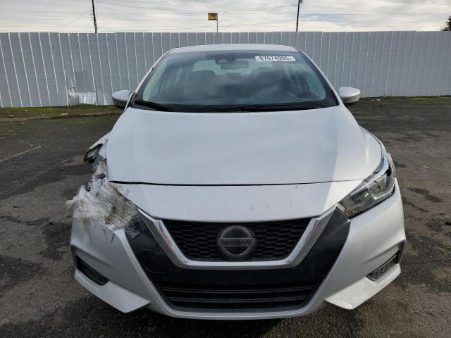  NISSAN VERSA 2021 Сріблястий