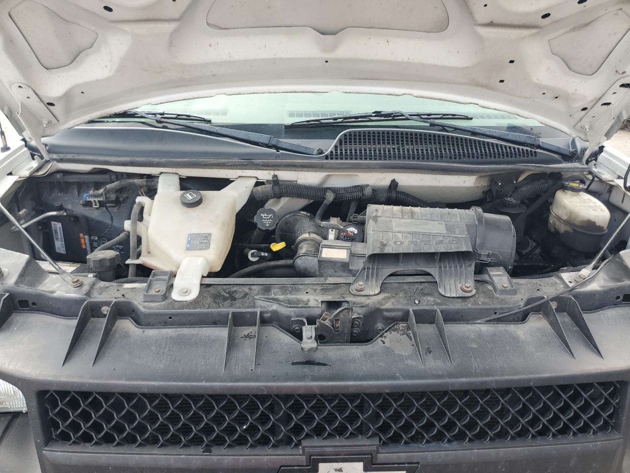 2015 Chevrolet Express - Image 12
