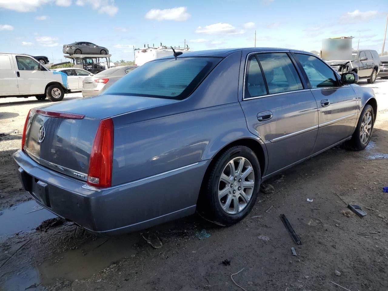 2008 Cadillac DTS - Image 3