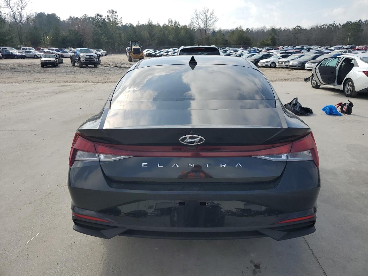 2022 Hyundai Elantra - Image 6