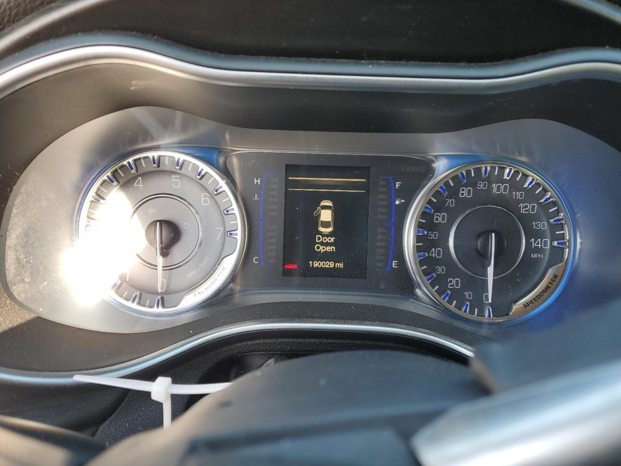 2015 Chrysler 200 - Image 9
