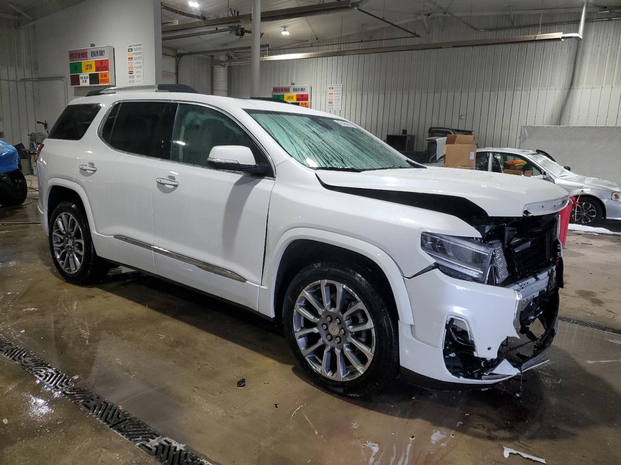 2022 GMC Acadia - Image 4