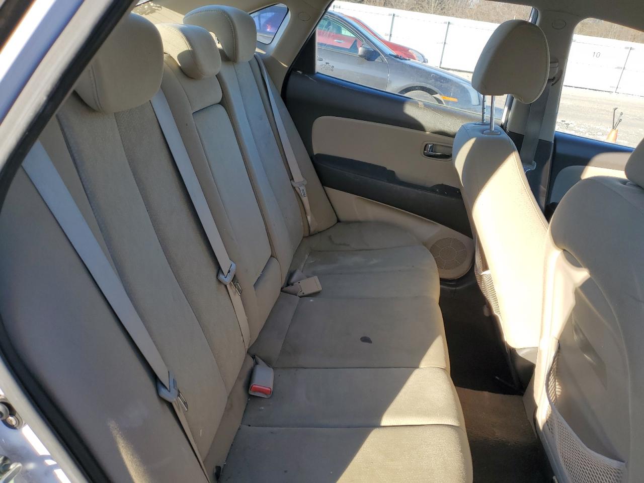 2010 Hyundai Elantra - Image 10