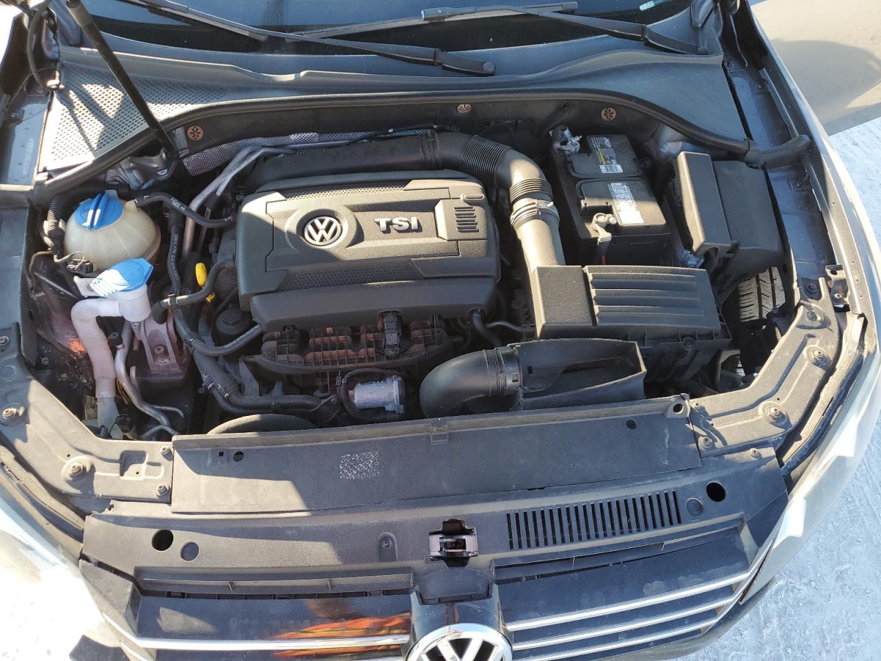 2014 Volkswagen Passat - Image 11