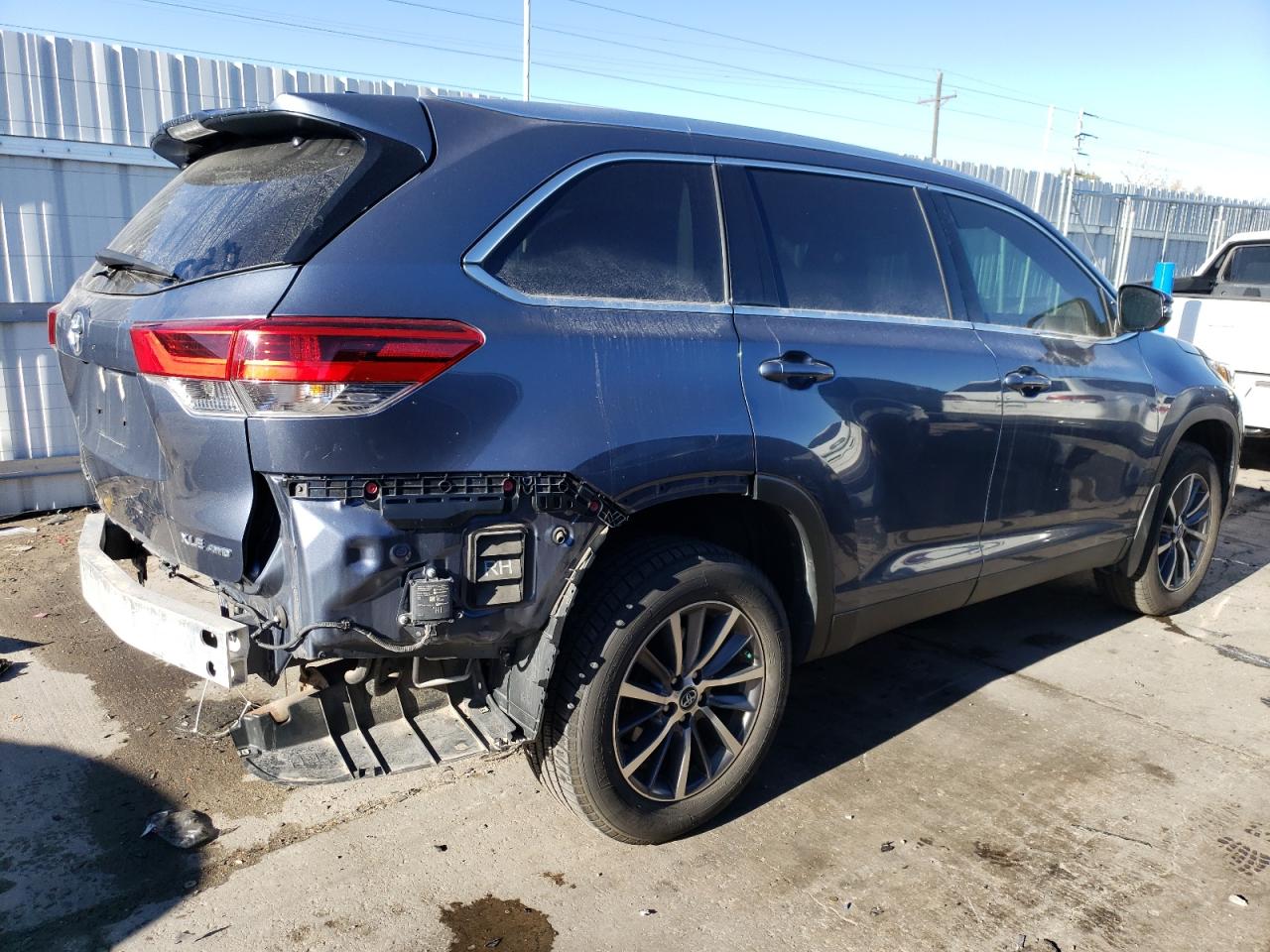 2019 Toyota Highlander - Image 3